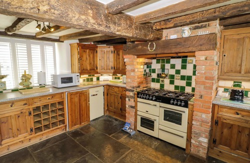 Quedgeley Cottage | ELMHURST COTTAGE, pet friendly, with open fire in Chipping Campden