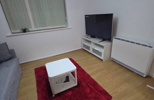 Custom House House | Emerald Apartment Sleeps 4 with Parking