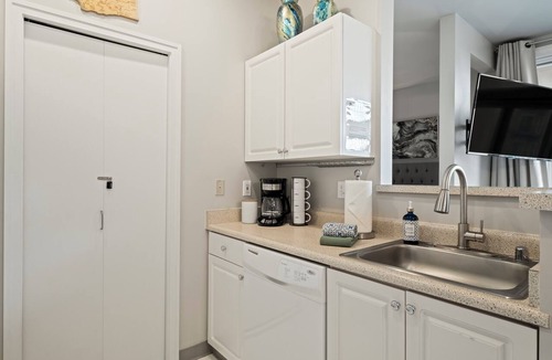 Belltown Condo | Enchanting Condo in Heart of Seattle w/Parking!