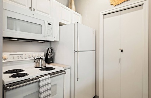 Belltown Condo | Enchanting Condo in Heart of Seattle w/Parking!