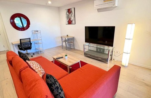 Reid Apartment | Enchanting in Red - 1bd 1bth 1csp
