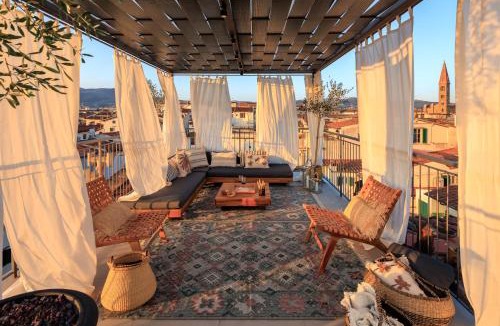 Santa Maria Novella Apartment | ENCHANTING PENTHOUSE with a breathtaking 360 degrees Panoramic View in the Heart of Florence
