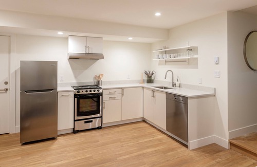 Dollarton House | Enjoy the mountains and the ocean from this clean and cozy Deep Cove Suite