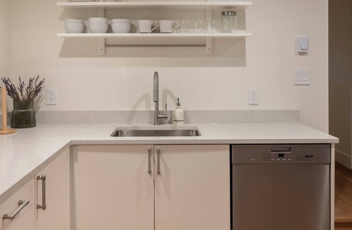 Dollarton House | Enjoy the mountains and the ocean from this clean and cozy Deep Cove Suite