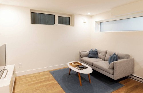 Dollarton House | Enjoy the mountains and the ocean from this clean and cozy Deep Cove Suite
