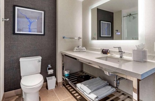 Buzzard Point House | Enjoy the Rooftop Lounge w/City Views! 3 Great Units Minutes to Audi Field