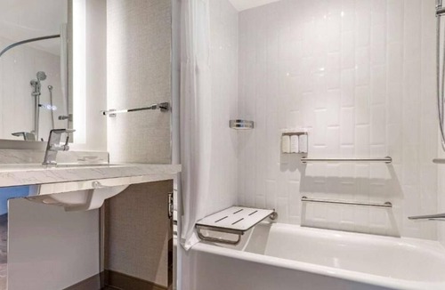 Buzzard Point House | Enjoy the Rooftop Lounge w/City Views! 3 Great Units Minutes to Audi Field