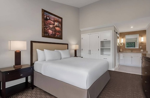 Napa Hotel | Enjoy the Vineyards of Northern California! Resort w/Pool, Golf, and More!