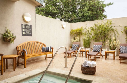 Napa Hotel | Enjoy the Vineyards of Northern California! Resort w/Pool, Golf, and More!