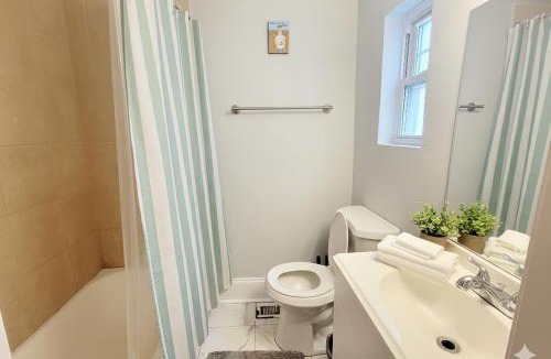 Downtown Baltimore Apartment | Entire 1BD APT Downtown -Free Parking -Pet Allowed -Netflix TV