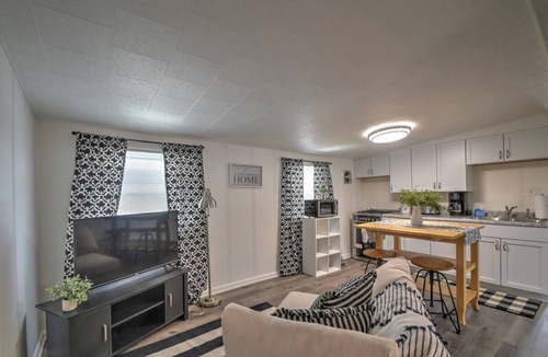 Highland House | Entire Apartment Near Hospitals 80/94 B Richard Upstairs