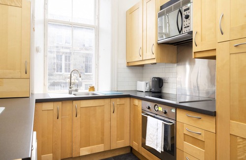 Stockbridge Apartment | Entire Charming 1BR Edinburgh Apt near city centre