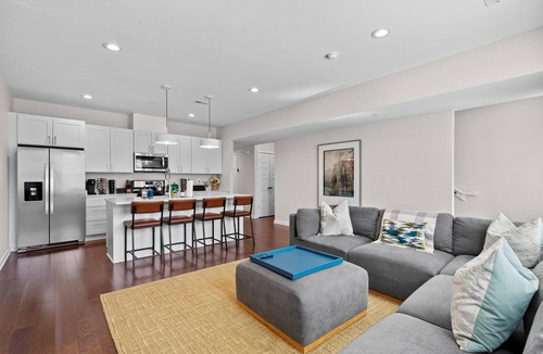 Fairlawn House | Entire DC House 3BR 3BA RoofDeck Free Parking Near Capitol Hill