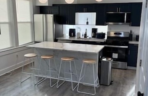 Fairlawn House | Entire detached home with basement suite free parking 2 kitchens 2 laundry deck