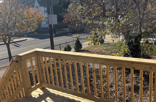 Fairlawn House | Entire detached home with basement suite free parking 2 kitchens 2 laundry deck