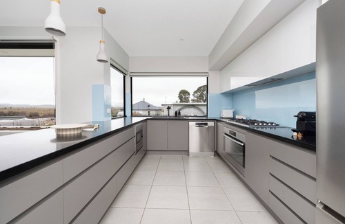 Collector House | Entire Home in Collector with a beautiful view for the whole family!