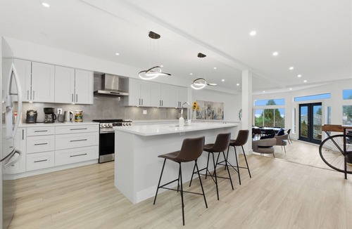 Horseshoe Bay House | Entire home near water, shops and park in West Van
