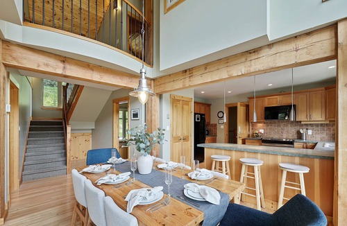 Sun Peaks House | Entire house, Close to ski lifts and ALL amenities, fully equipped