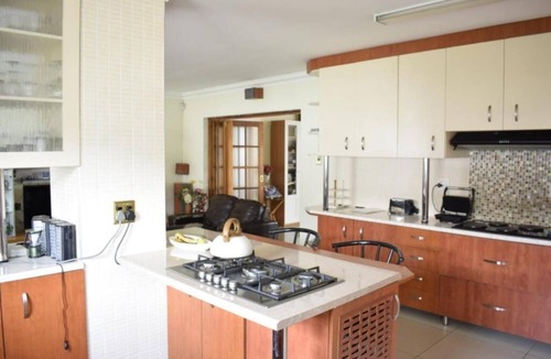 Greater Johannesburg Metropolitan Area House | Entire Private Boutique Guesthouse Near Sandton - Fast WiFi - Secure Parking