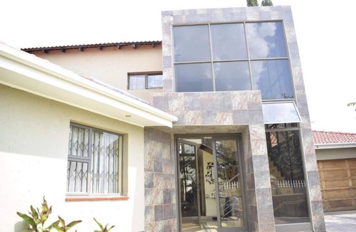 Greater Johannesburg Metropolitan Area House | Entire Private Boutique Guesthouse Near Sandton - Fast WiFi - Secure Parking