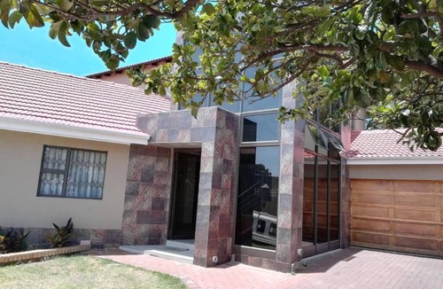 Greater Johannesburg Metropolitan Area House | Entire Private Boutique Guesthouse Near Sandton - Fast WiFi - Secure Parking