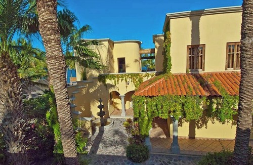 Loreto House | Escape To An Ocean Front Five Star Paradise : A 10 minute walk into Loreto
