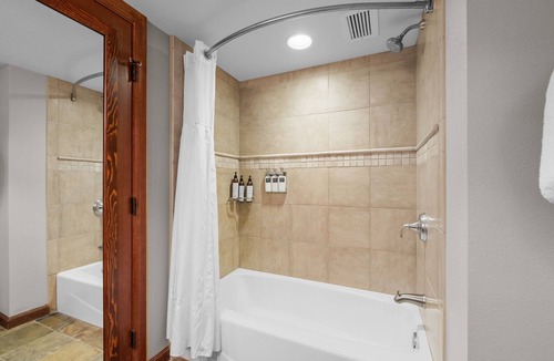 Olympic Valley Resort | Everline Resort & Spa, Deluxe Valley View King studio