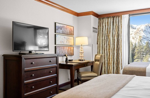 Olympic Valley Resort | Everline Resort & Spa Deluxe Valley View 2 Queens