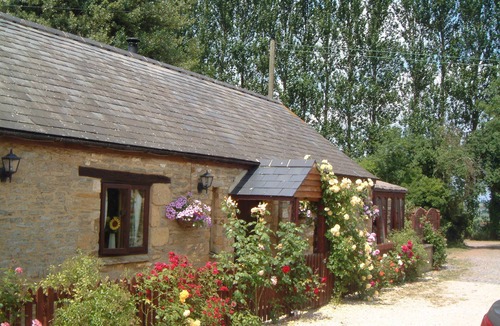 Hook Norton Cottage | Exclusive private outdoor Hot Tub for your use only.