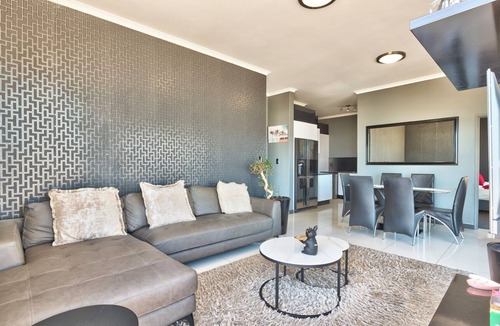 Salt River Apartment | Executive 2-Bedroom Apartment with 180° City Views in Cape Town