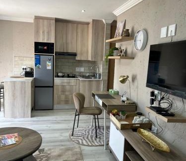 Greater Johannesburg Metropolitan Area House | Executive en-Suite - Southgate