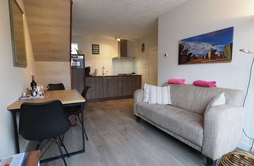 Egmond aan Zee House | Experience a wonderful vacation by the sea in this comfortable apartment: 2 bedrooms, bathroom, fully equipped kitchen and private terrace.