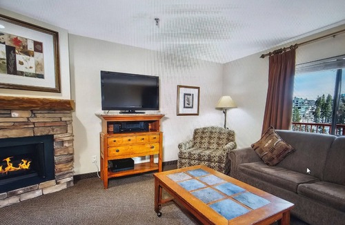 Tahoe Village Resort | Experience Tahoe's Ski Scene at Holiday Inn Club Vacations Tahoe Ridge Resort
