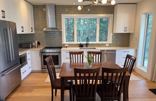 Bowen Island House | Eyrie house on Bowen Island. Oceanview and sunsets .Pet friendly