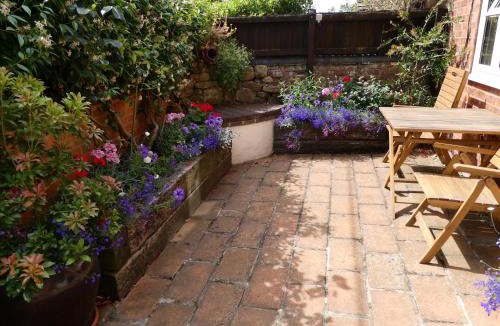 Avon Dassett House | Fab 2-Bed Cotswolds Cottage with Private Courtyard