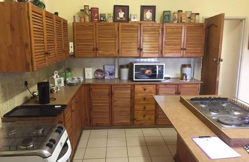 Hekpoort House | Fabulous 4-bedroom farmhouse in Hekpoort with stunning views