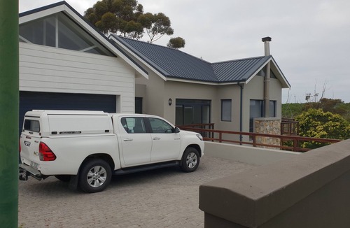 Onrus House | Fabulous 5-bedroom house in serene Onrusrivier perfect for families and Friends