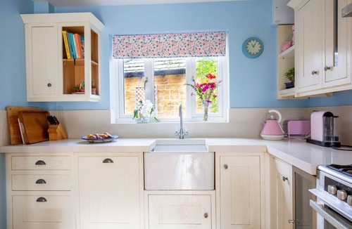 Moreton-in-Marsh Cottage | fabulous and homely dog friendly holiday cottage - Kingsley House