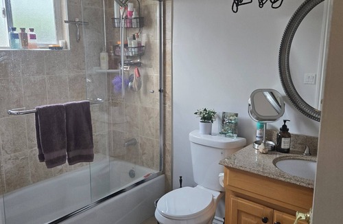 Canoga Park House | Fabulous private room with private shower AC in vibrant Los Angeles neighborhood