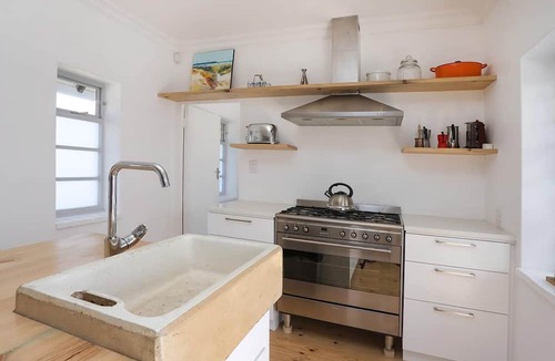 Westcliff Apartment | Fairview | Vintage I Ocean view | Small pets
