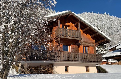 Saint-Nicolas-la-Chapelle Ski Chalet | Family chalet in the mountains. In the heart of the mountains and ski slopes.