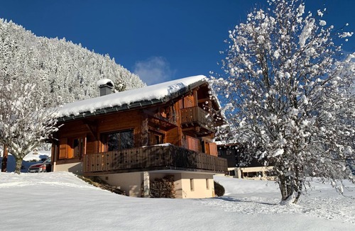 Saint-Nicolas-la-Chapelle Ski Chalet | Family chalet in the mountains. In the heart of the mountains and ski slopes.