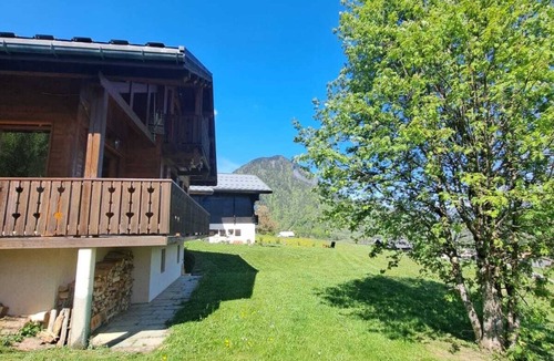 Saint-Nicolas-la-Chapelle Ski Chalet | Family chalet in the mountains. In the heart of the mountains and ski slopes.