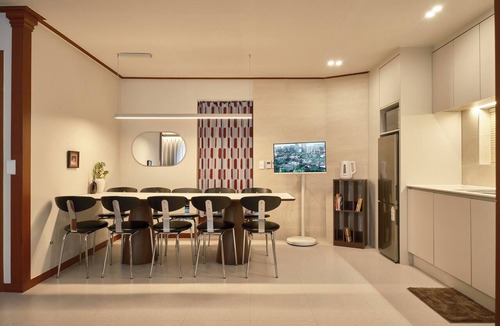 Seochon House | [Families&Groups] 4BR,3BA/Private Floors/Walkable Subway&Bus/Near Cafes&Dining