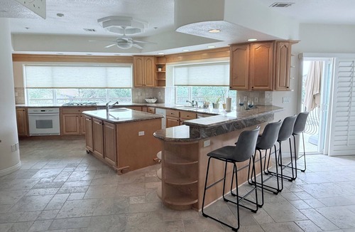 Oxnard Shores House | Family Beach House w ocean view & bonus office room