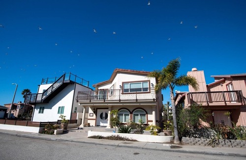 Oxnard Shores House | Family Beach House w ocean view & bonus office room
