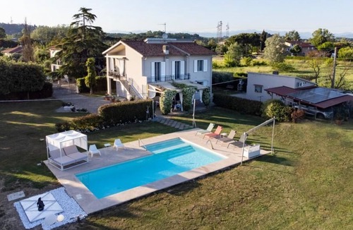 Santa Croce sull'Arno Apartment | Family-friendly B&B with pool