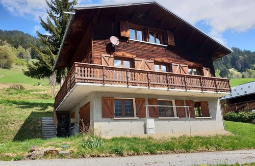 Beaufort Ski Chalet | Family-Friendly Chalet, 4 Bedrooms, Sleeps 12, Ski-in/Ski-out, Stunning Mountain Views