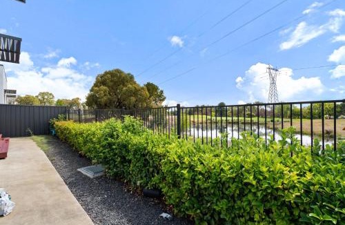 Holt House | Family-Friendly 4-Bed Home with Courtyard