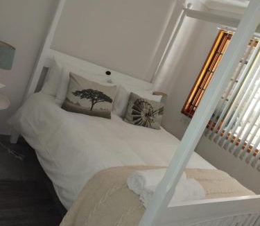 Cape Winelands Apartment | Family Home alongside river - De Hollandsche Molen